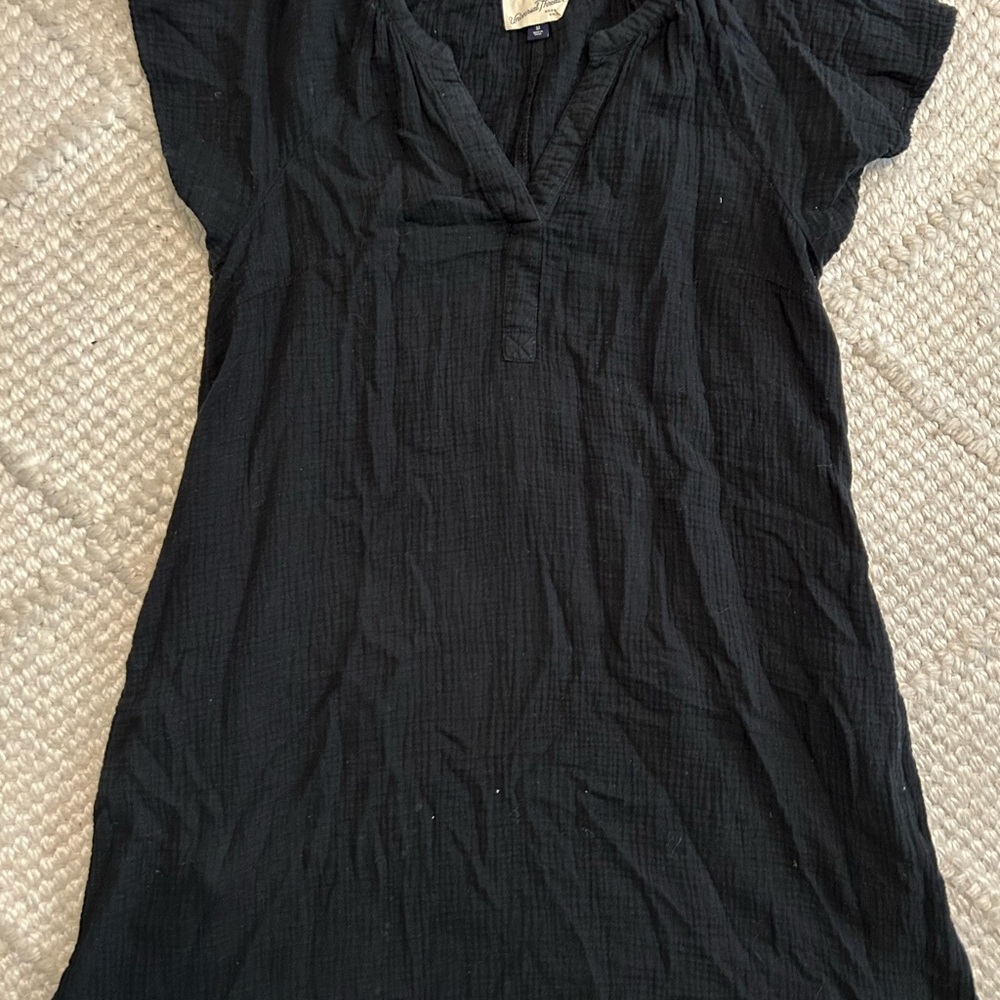 Universal Thread Black Tunic Top